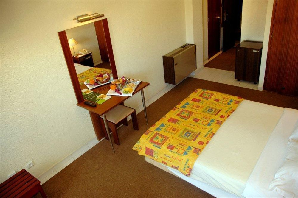 Holiday Inn Express & Suites Lisbon - Principe Real By Ihg Экстерьер фото
