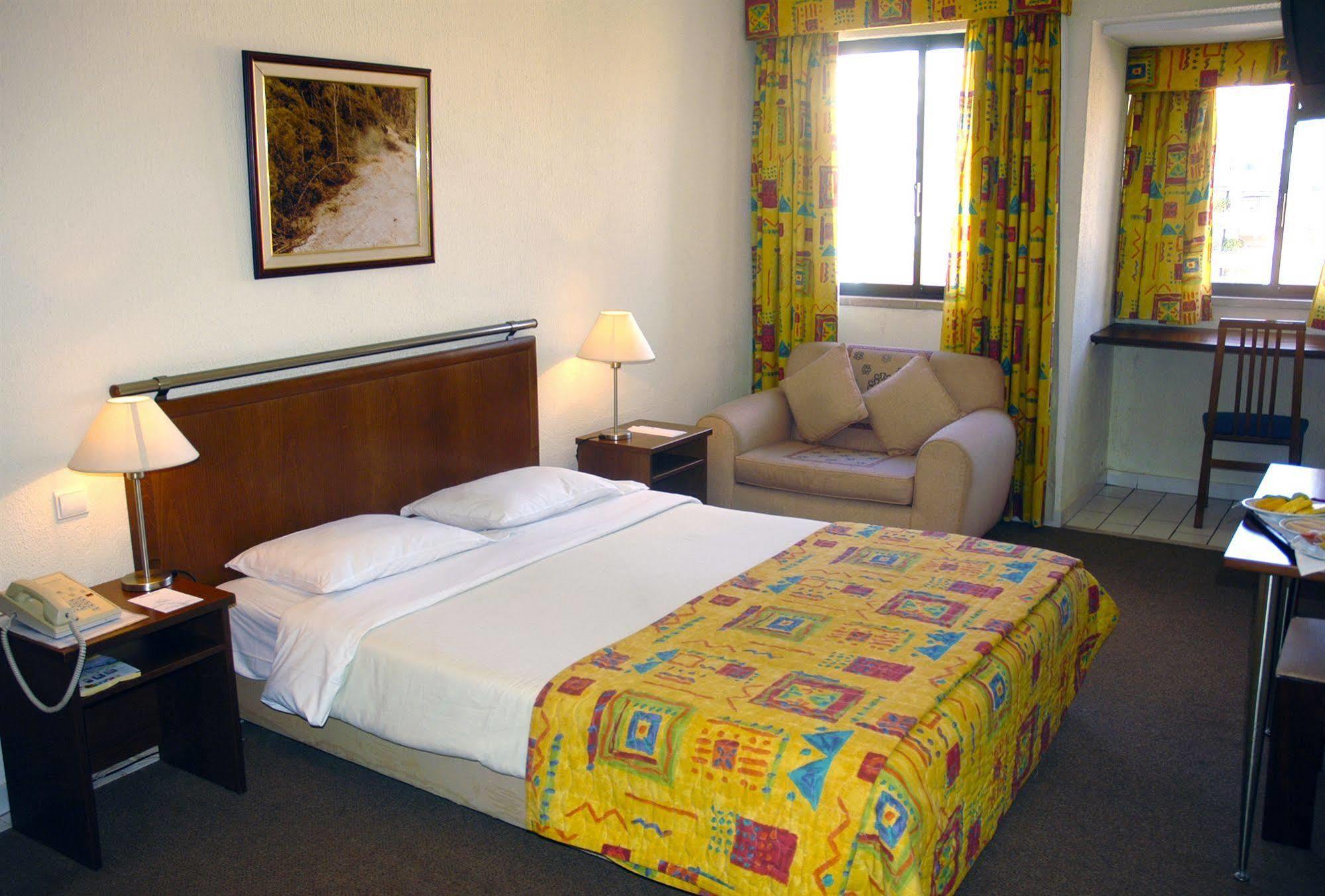 Holiday Inn Express & Suites Lisbon - Principe Real By Ihg Экстерьер фото